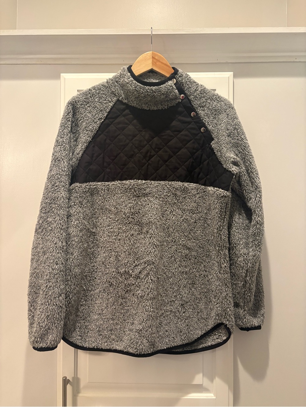 Pink Lily Cozy Quilted Accent Mock-Neck Women's Sweater - Gray/Black
